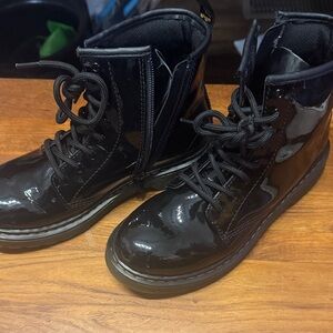 Dr Martens - Black Kids Boots - air cushioned sole